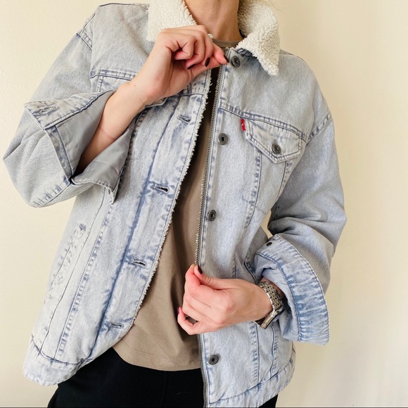 Levi's Jackets & Blazers - NWT Levi’s Oversize Denim Trucker Sherpa jacket